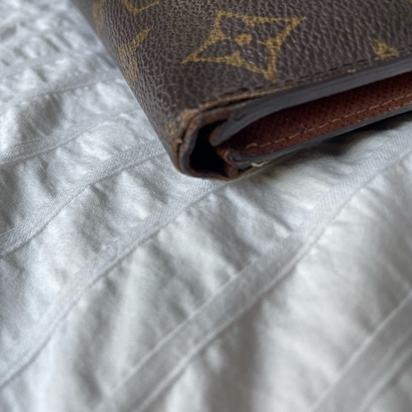 Louis Vuitton Eugenie Wallet - Picture 4 of 10